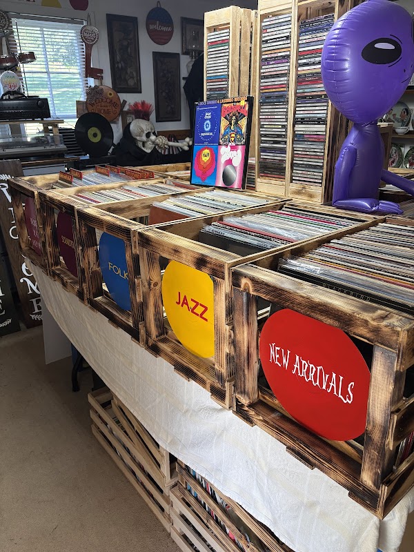 J & B Vinyl & Records - Photo 4