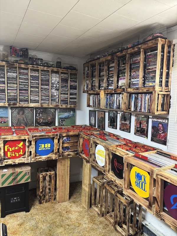 J & B Vinyl & Records - Photo 5