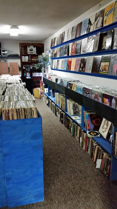 Comics and Records Shop - Photo 3