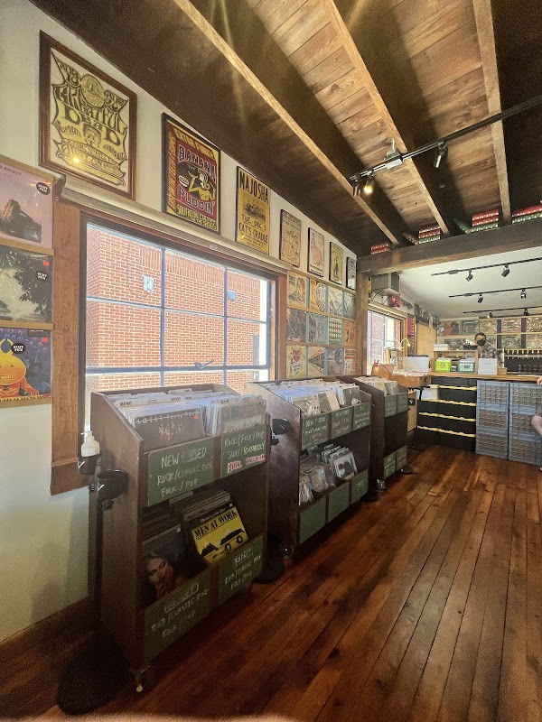 Volume Records & Beer - Photo 2