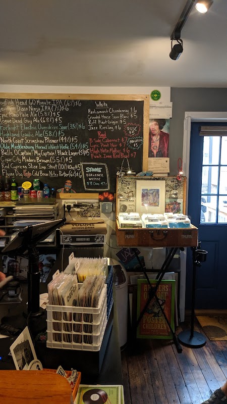 Volume Records & Beer - Photo 3