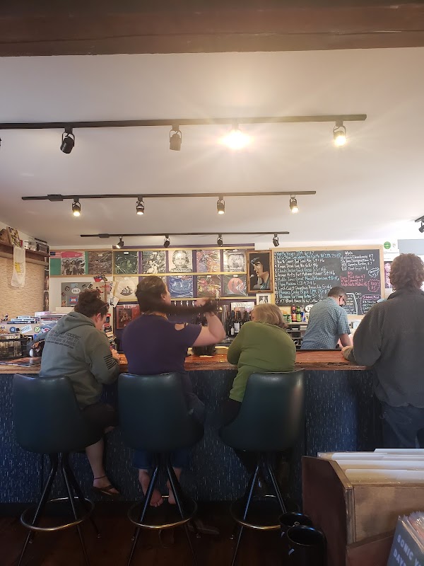 Volume Records & Beer - Photo 5