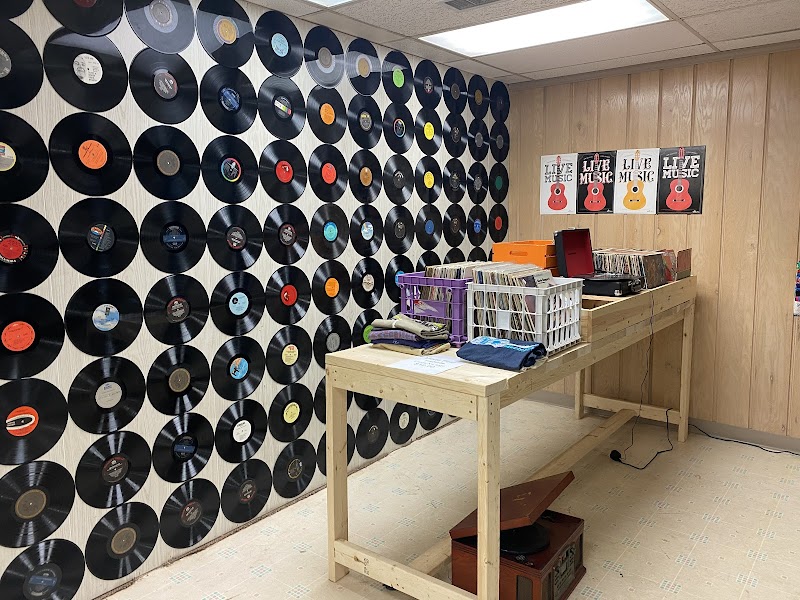 Summit Gaming & Collectibles - Retro Games, Records & Toys - Photo 2