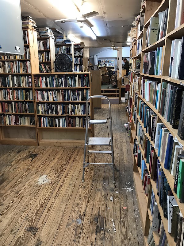 Books Do Furnish a Room - Photo 3