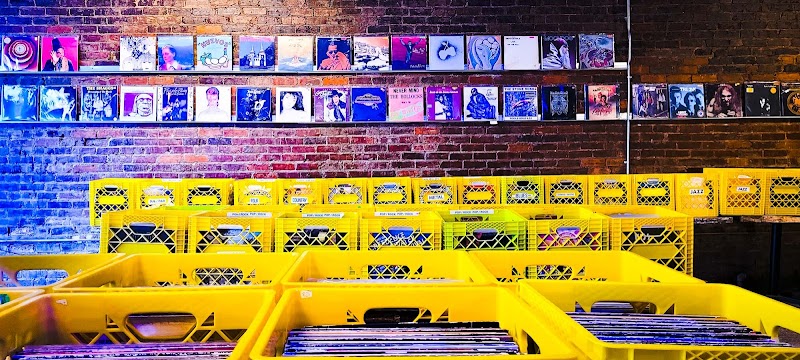 Astro Record Store - Photo 2