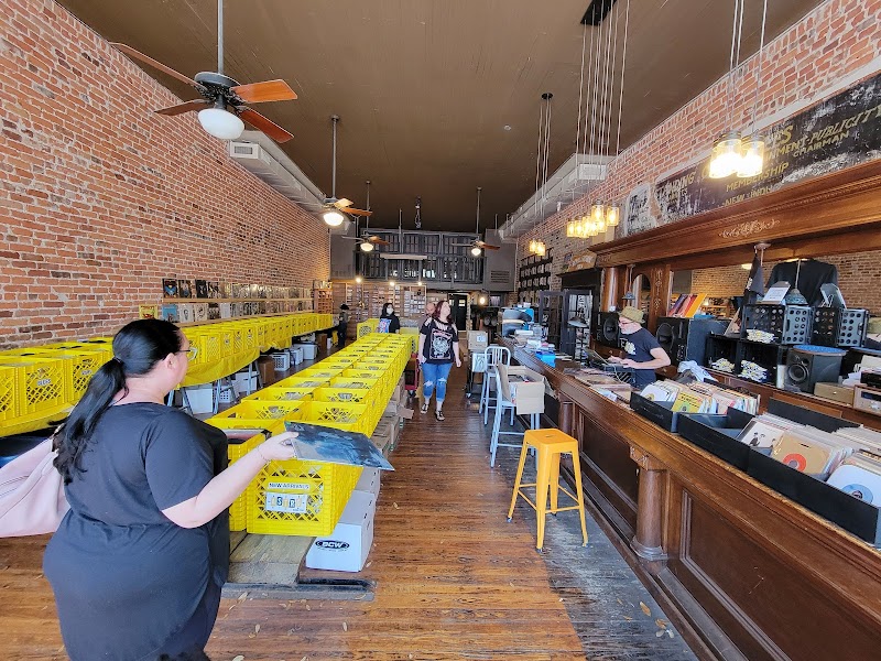 Astro Record Store - Photo 3