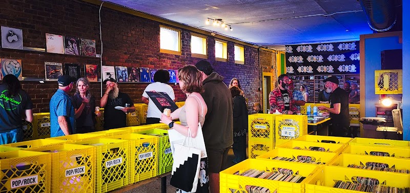 Astro Record Store - Photo 4