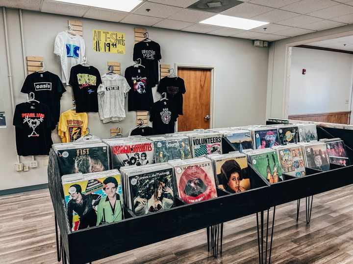 Sleepy Poet Antique Mall - Photo 3