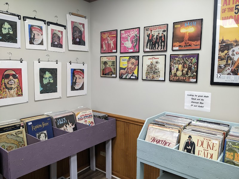 Sleepy Poet Antique Mall - Photo 5