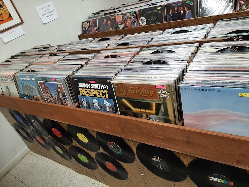 Classic Audio & Vinyl - Photo 2