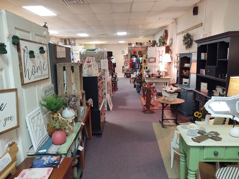 Magnolias Home & Maker's Market - Photo 2