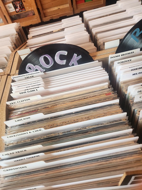 Black Cat Vinyl Records - Photo 5