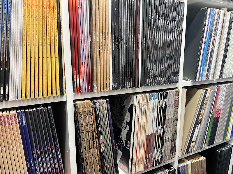 Record Bar - Photo 4