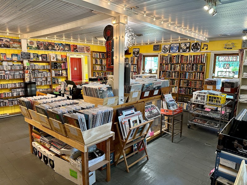 Azio Media - Books, Music & More - Photo 5