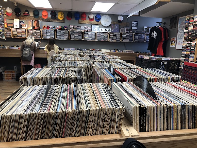 Far Out Records and Retro - Photo 3