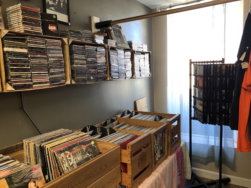 Far Out Records and Retro - Photo 4