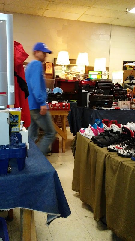 Blue Octopus Antiques & Artisans - Photo 3