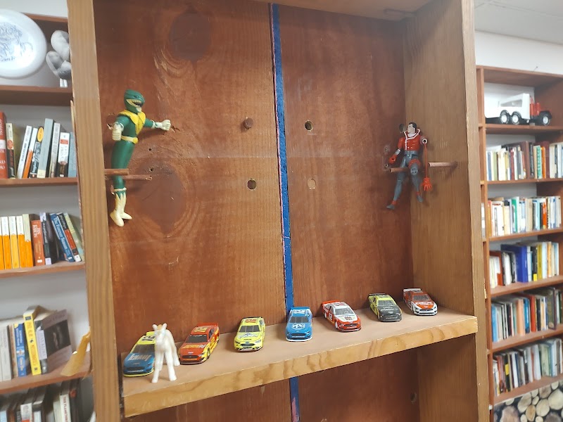 Nice Price Books & Records - Photo 3