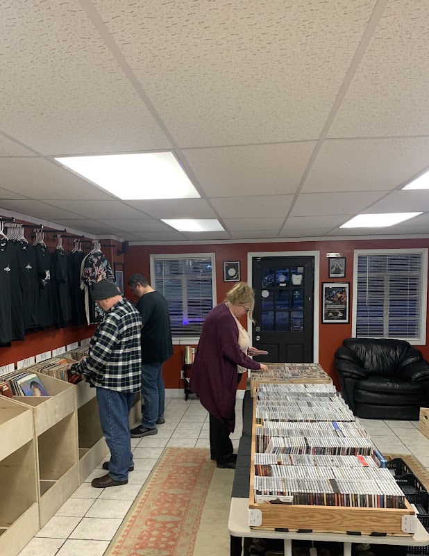 Dictator Records - Photo 3