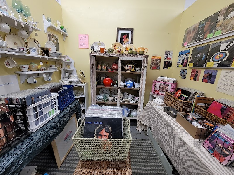 Gibsonville Antiques & Collectibles - Photo 2