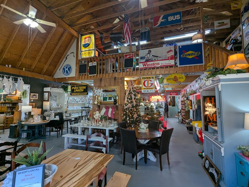 The Barn On Country Club - Photo 3