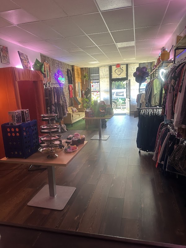 Retrograde Vintage NC storefront