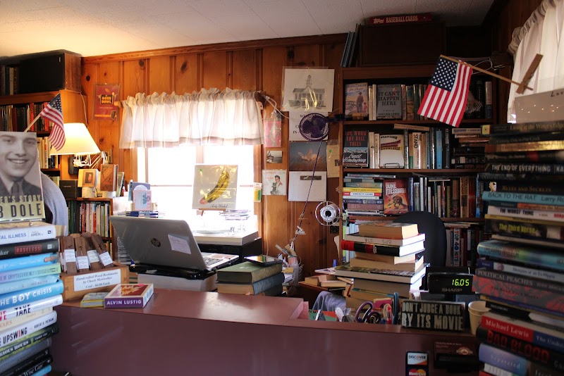 Circle City Books & Music - Photo 2