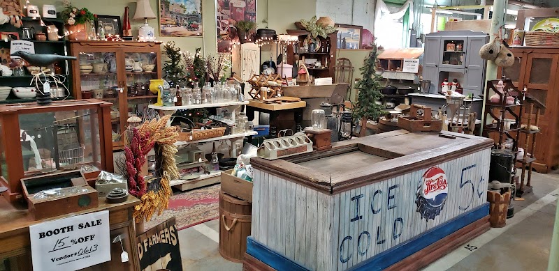 White Owl Antique Mall - Photo 2