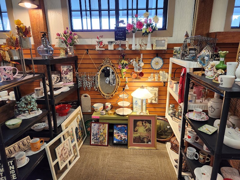 NC Vintage Thrift - Photo 2