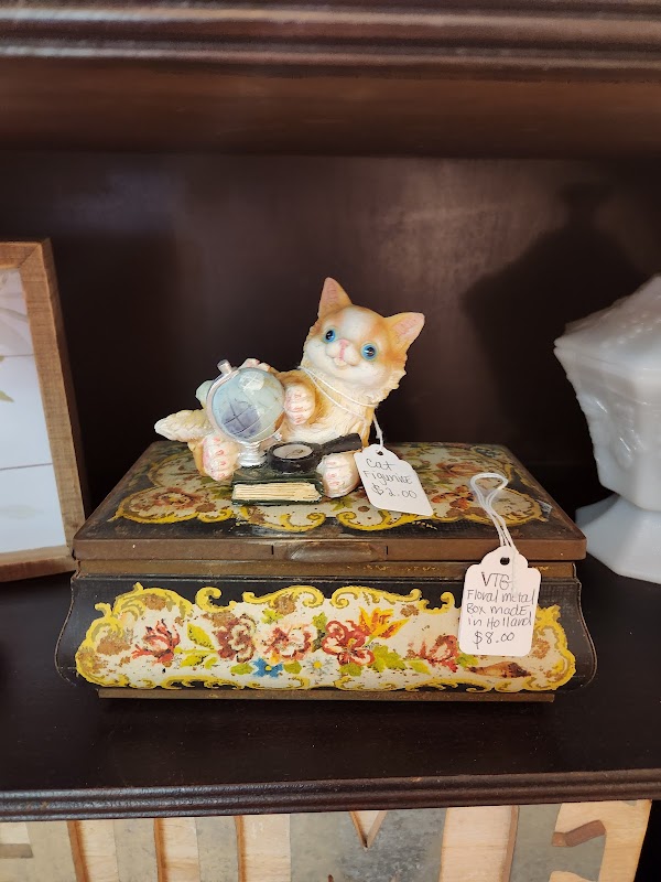 NC Vintage Thrift - Photo 3