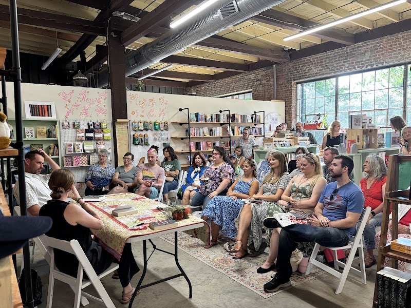 Narrative Bookstore - Photo 2