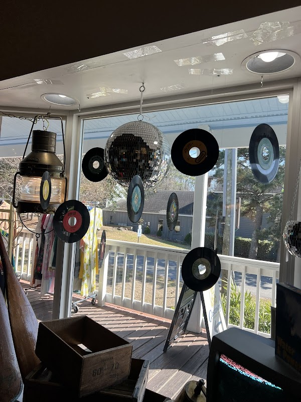 Castaway Vintage & Vinyl - Photo 2