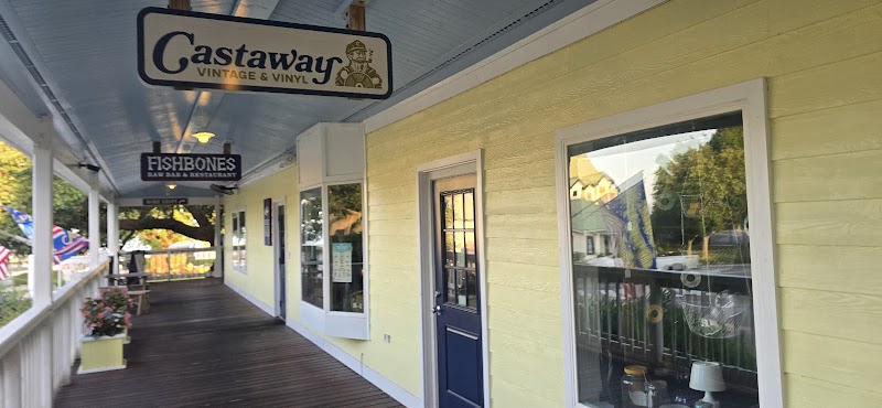 Castaway Vintage & Vinyl - Photo 4