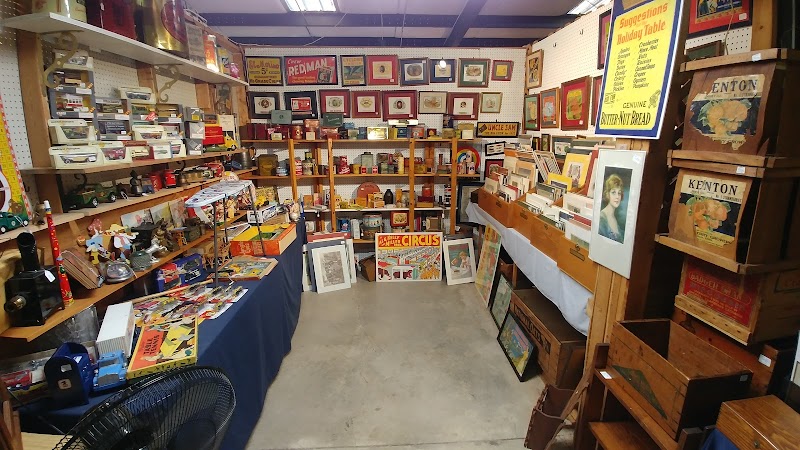 Bryant's Antique Mall - Photo 4