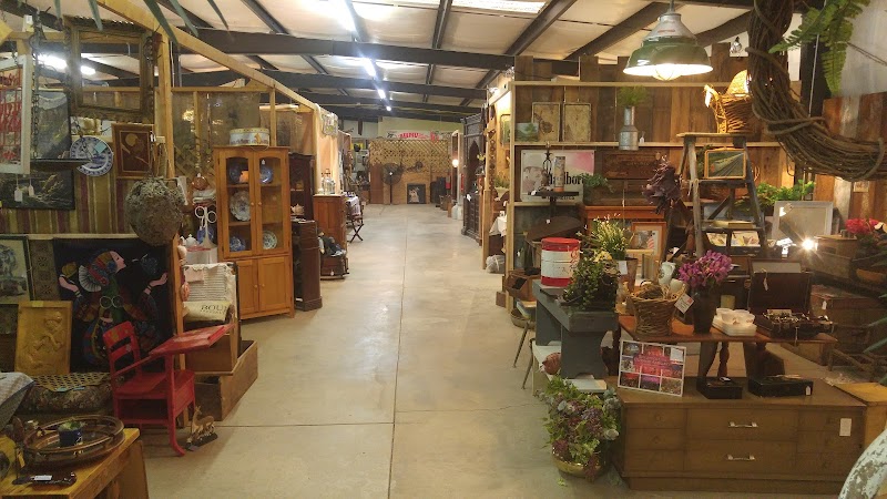 Bryant's Antique Mall - Photo 5