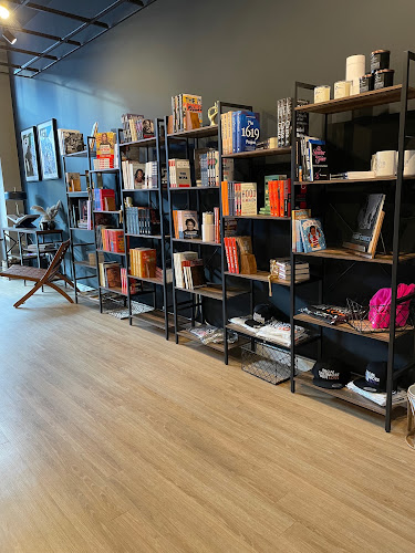 Vinyl and Pages storefront