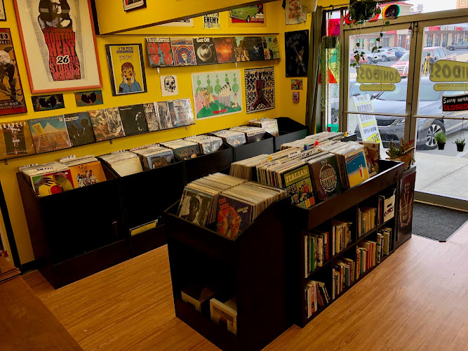 Sonidos! Music & More storefront
